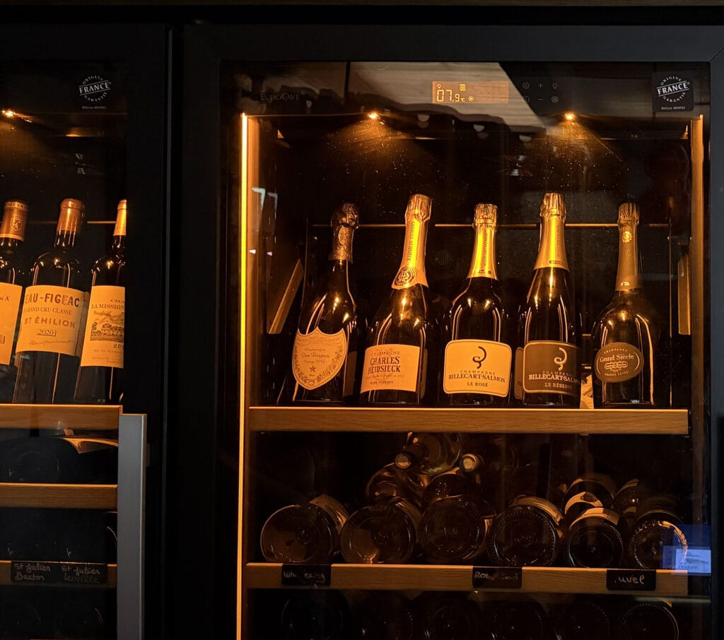 bouteilles de vins dans la cave